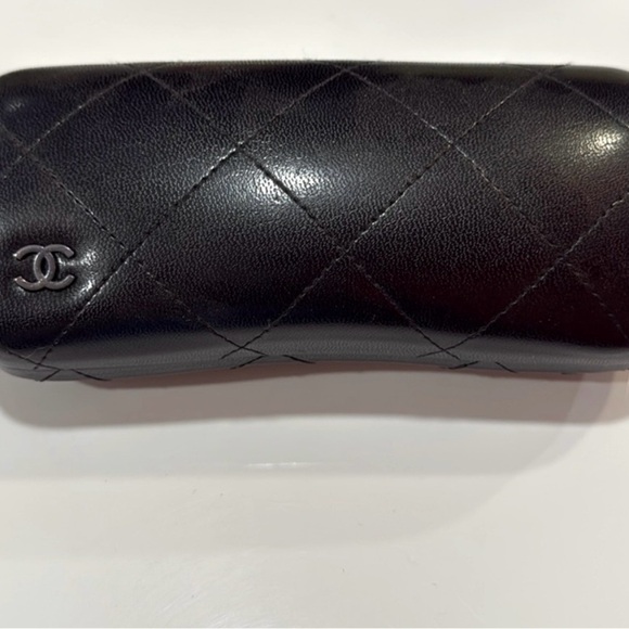 Vintage CHANEL Black Quilted Hard Case Clamshell CC logo Sunglass Case main image 10